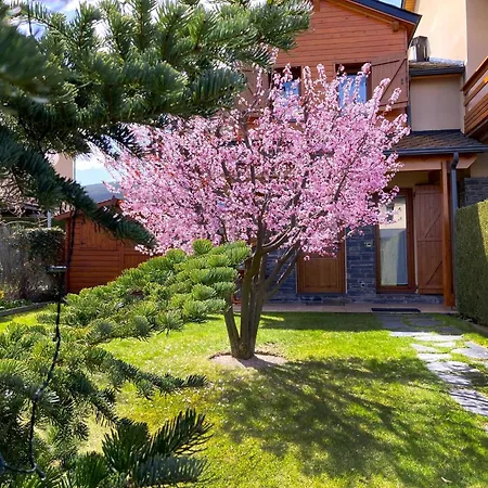 Bonita Con Gran Jardin Nyaraló