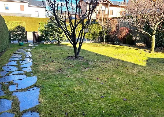 Bonita Con Gran Jardin Feriehus Osséja