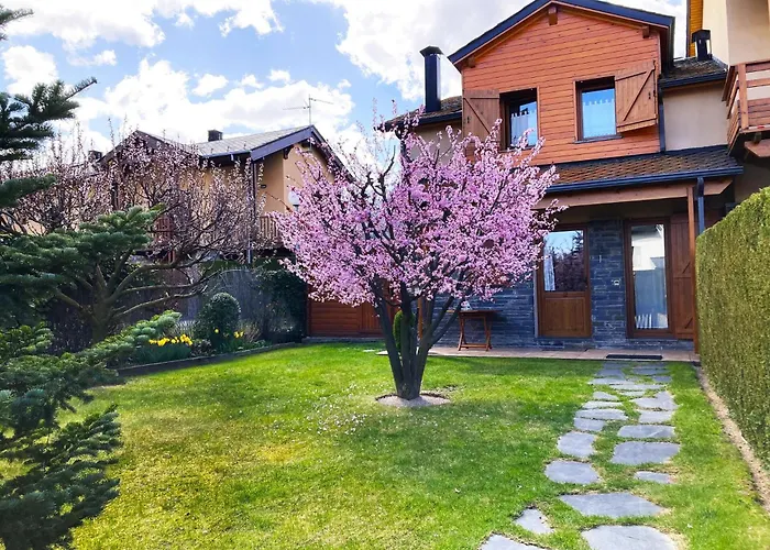 Bonita Con Gran Jardin * Osséja